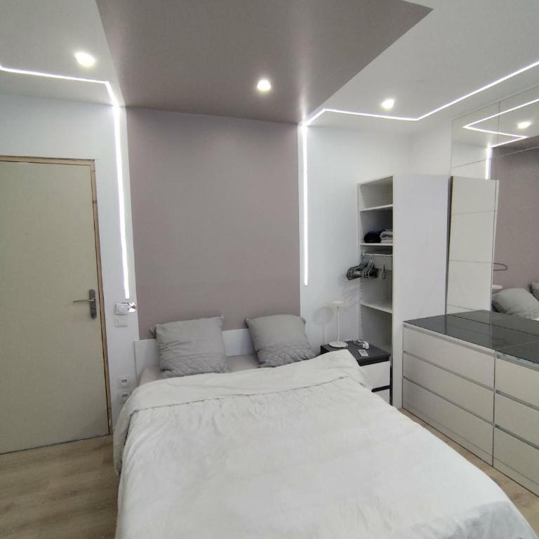 Chambre privé dans une maison avec terrasse et jardin salles de bain partagées - Chambre Double Standard avec Salle de Bains Commune - 8