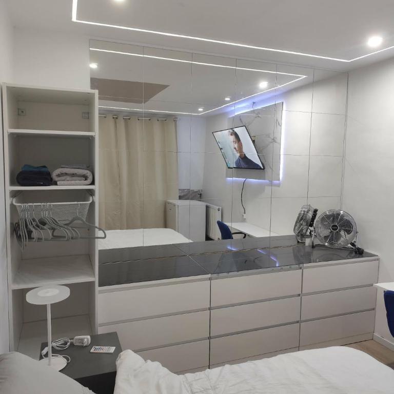 Chambre privé dans une maison avec terrasse et jardin salles de bain partagées - Chambre Double Standard avec Salle de Bains Commune - 9
