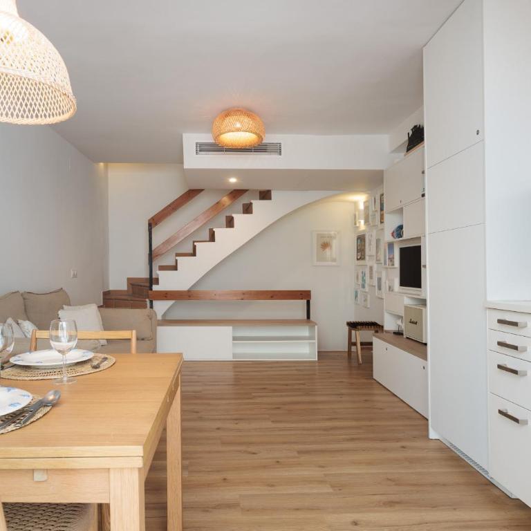 LETS HOLIDAYS CENTRIC HOUSE with PARKING - Casa de 3 dormitorios - 9