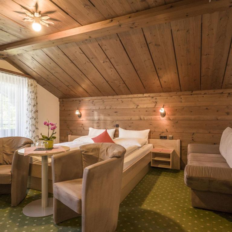 Pension Hinterholzer Apartments und Zimmer - Doppelzimmer mit Balkon - 1