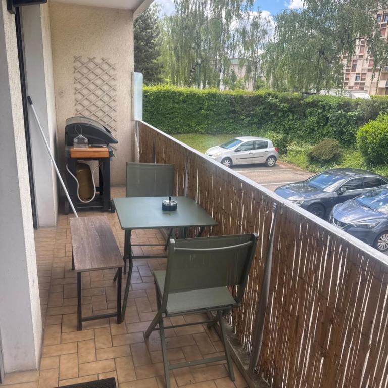 T2 Bis parking privé 5 minutes de la ville 15 min du lac - Apartment mit 1 Schlafzimmer - 2