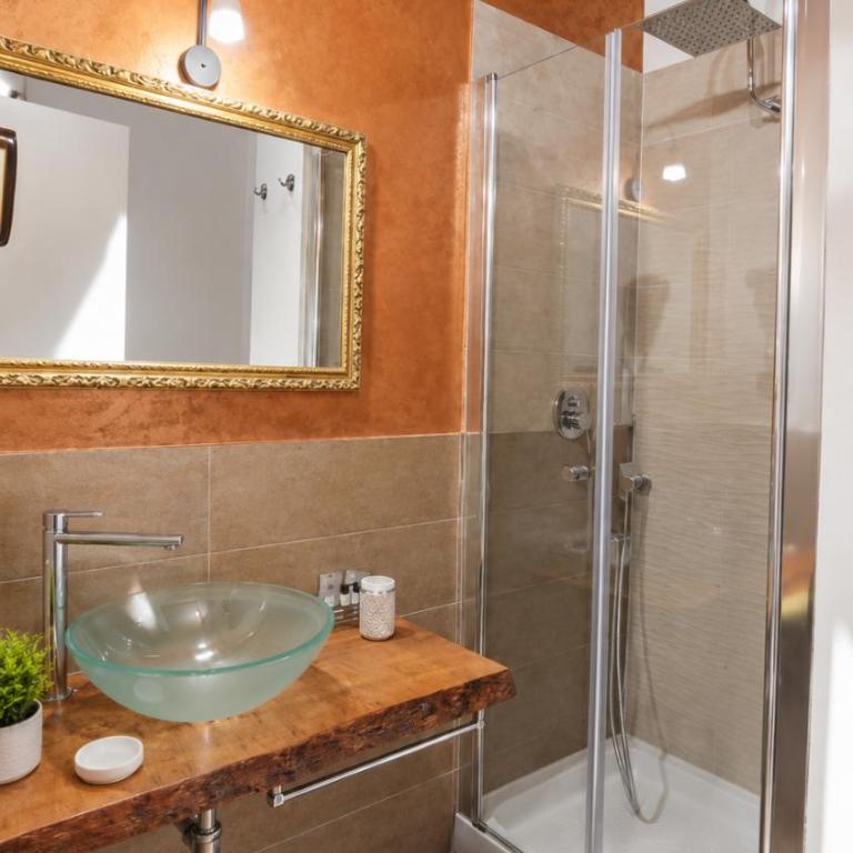 Alterego B&B - Camera Classic Matrimoniale/Doppia con Letti Singoli con Bagno - 5