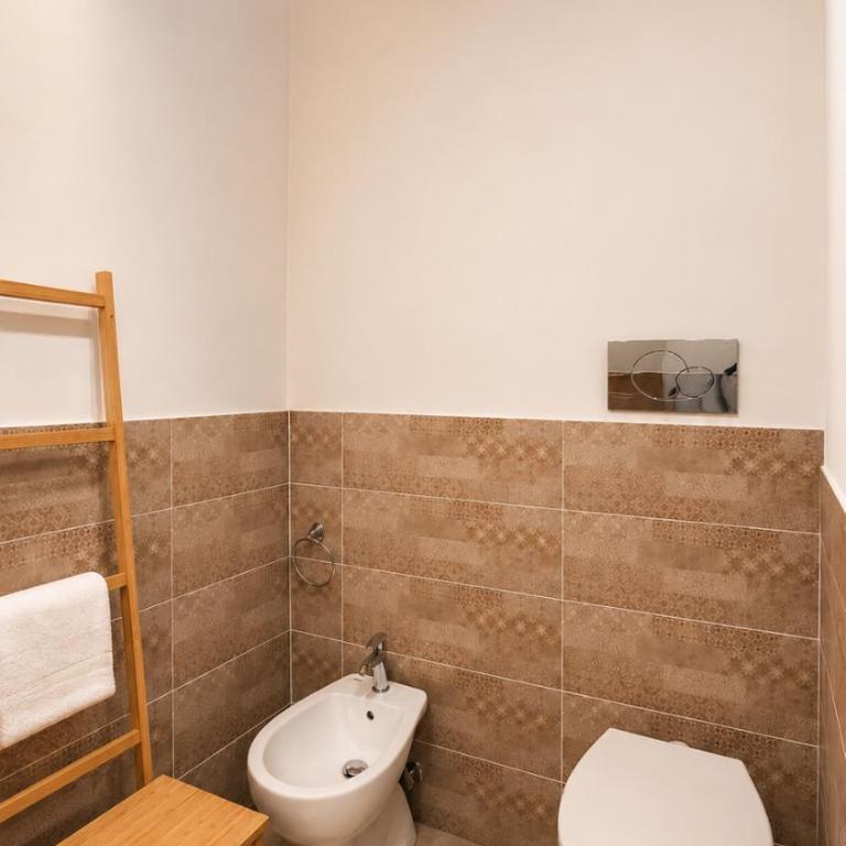 Alterego B&B - Camera Classic Matrimoniale/Doppia con Letti Singoli con Bagno - 6