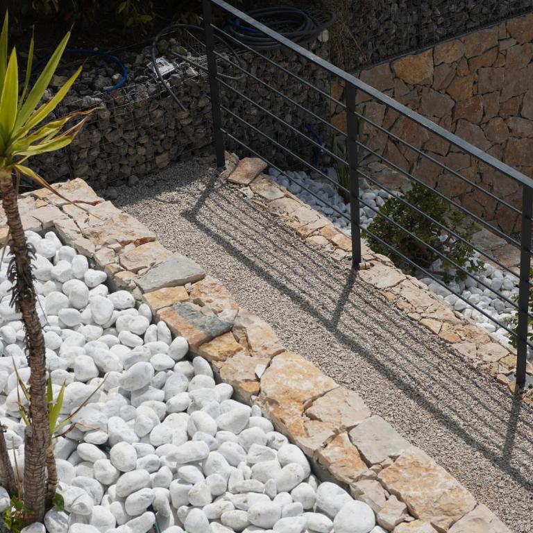 Villa Bikara, neuve, élégante et lumineuse proche de Nice - Villa - 76