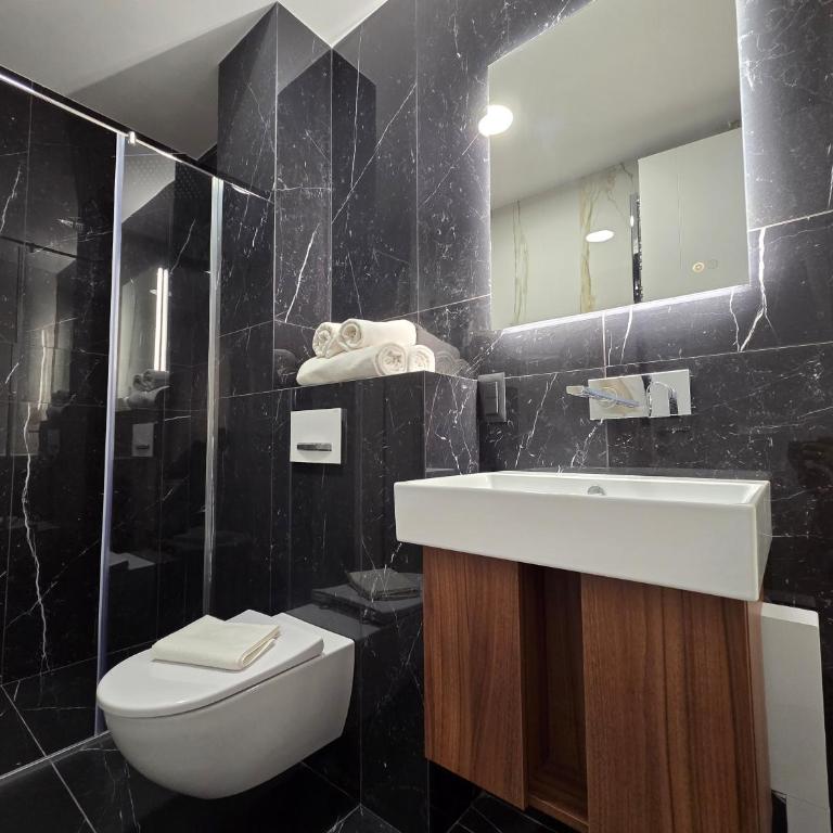 Paster Plaza deluxe apartments - Apartman s 2 Spavaće Sobe sa Balkonom i Terasom - 12