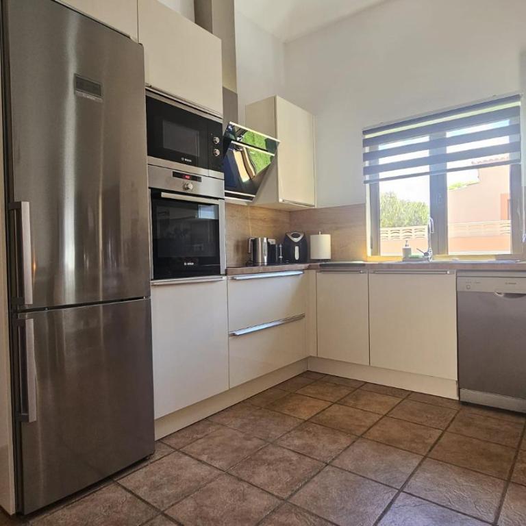 Villa Catherina - Three-Bedroom Villa - 3