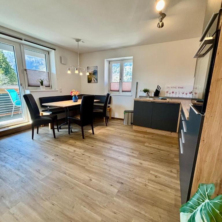 Uii Apartments Oberaudorf - Deluxe Apartment mit Balkon und 2 Schlafzimmern - 10