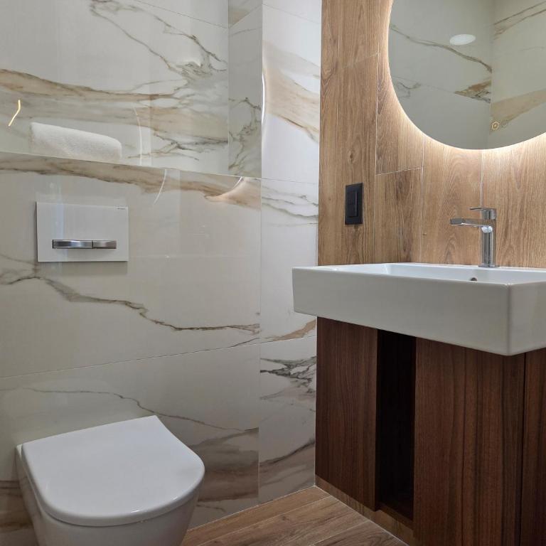 Paster Plaza deluxe apartments - Apartman sa 3 Spavaće Sobe i Balkonom - 7