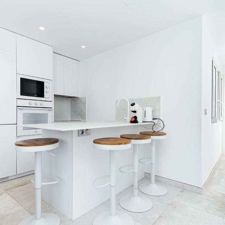 Sunrise Center Suites - Deluxe Apartment - 3