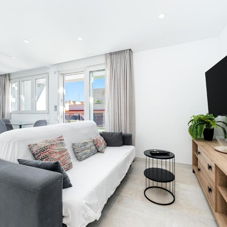 Sunrise Center Suites - Deluxe Apartment - 2