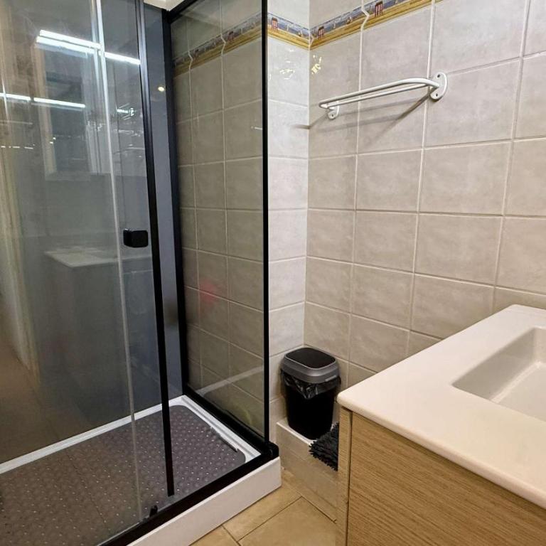 Bel appartement climatisé avec grande terrasse proche port - GN250-073 - Apartamento de 1 dormitorio - 2