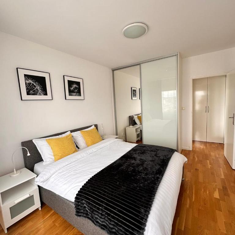 Dvor Center Apartment,14th Floor City View - Two-Bedroom Apartment - 10