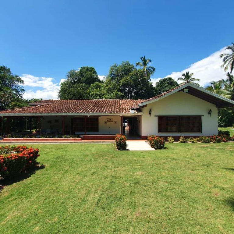 Finca para grupos con espectacular piscina en Santa Fe de Antioquia - Four-Bedroom House - 24
