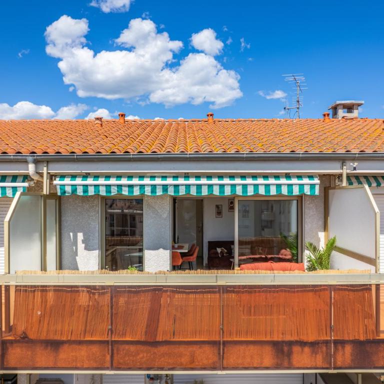 COSY WAVES T1 bis centre Saint-Raphaël Plages, gare à pied, terrasse & parking - Apartment mit 1 Schlafzimmer - 31