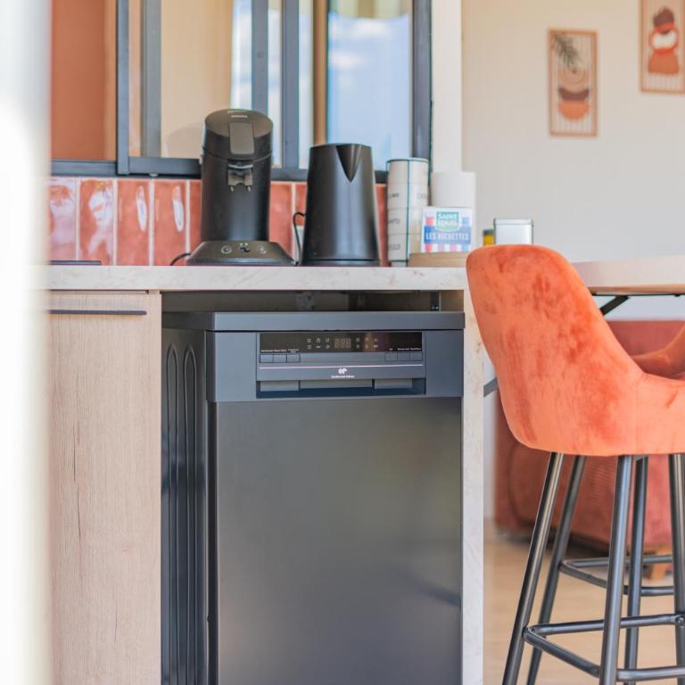 COSY WAVES T1 bis centre Saint-Raphaël Plages, gare à pied, terrasse & parking - Apartment mit 1 Schlafzimmer - 16