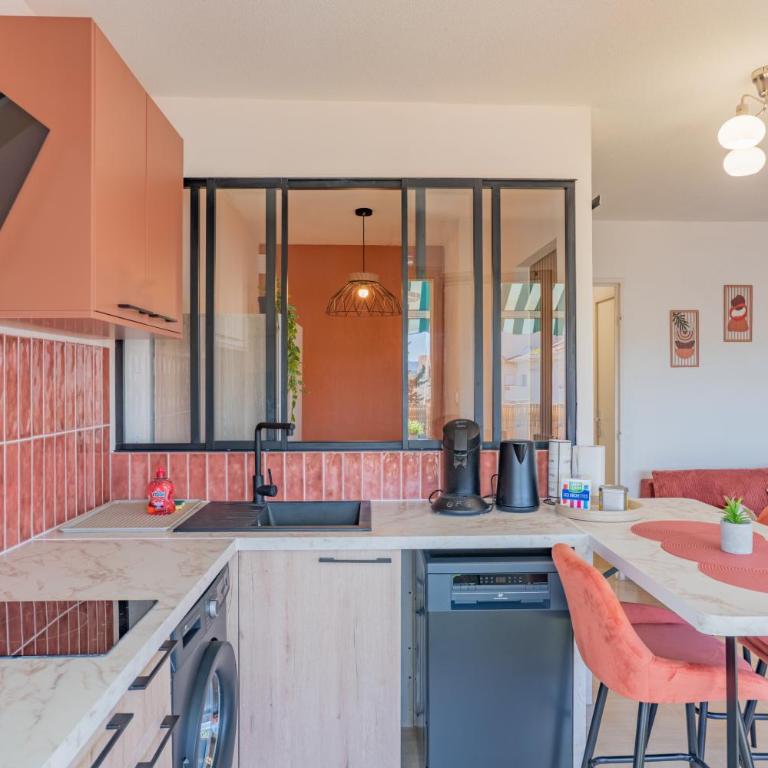COSY WAVES T1 bis centre Saint-Raphaël Plages, gare à pied, terrasse & parking - Apartment mit 1 Schlafzimmer - 13