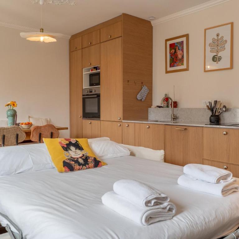 Charming 1BR Top Floor in Montmartre with Elevator - Appartement - 22