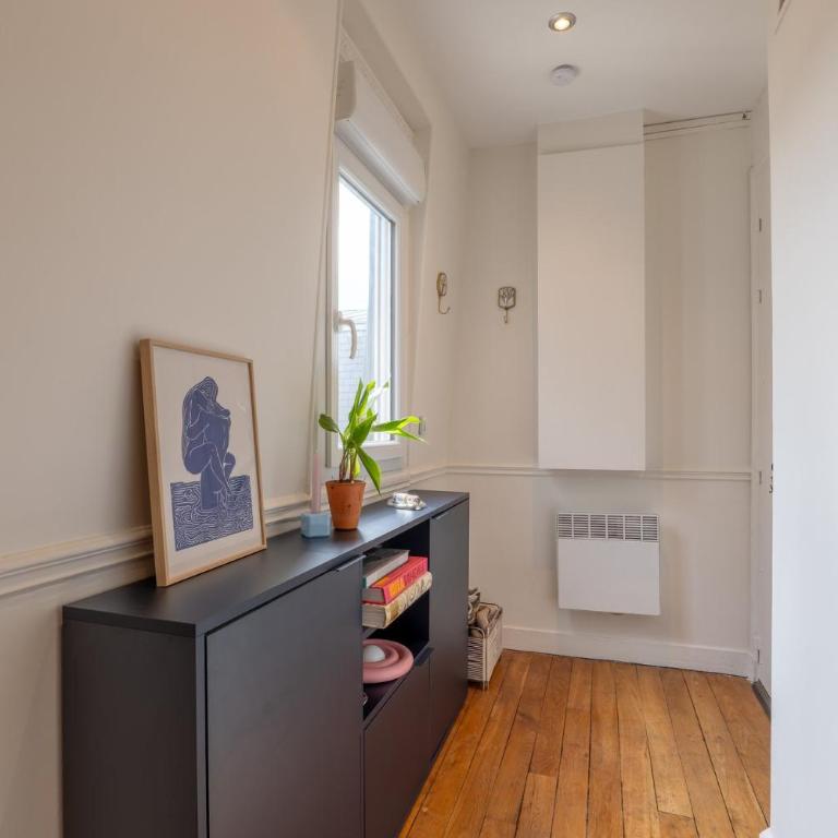 Charming 1BR Top Floor in Montmartre with Elevator - Appartement - 25