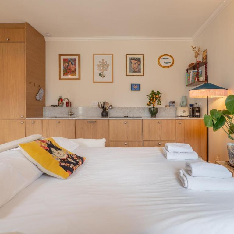 Charming 1BR Top Floor in Montmartre with Elevator - Appartement - 23