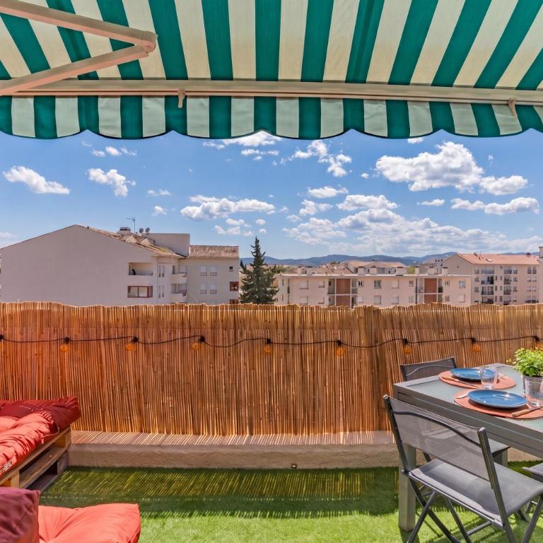 COSY WAVES T1 bis centre Saint-Raphaël Plages, gare à pied, terrasse & parking - Apartment mit 1 Schlafzimmer - 35