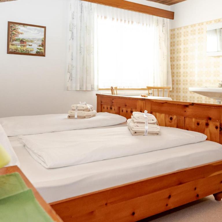Ferienhaus Alpenblick, ganzes Ferienhaus, 5 Zi, 4 Bäder, gratis Parkplatz, Sonnenterrasse - Haus mit 5 Schlafzimmern - 17