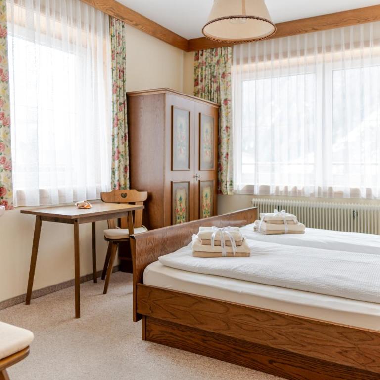 Ferienhaus Alpenblick, ganzes Ferienhaus, 5 Zi, 4 Bäder, gratis Parkplatz, Sonnenterrasse - Haus mit 5 Schlafzimmern - 16