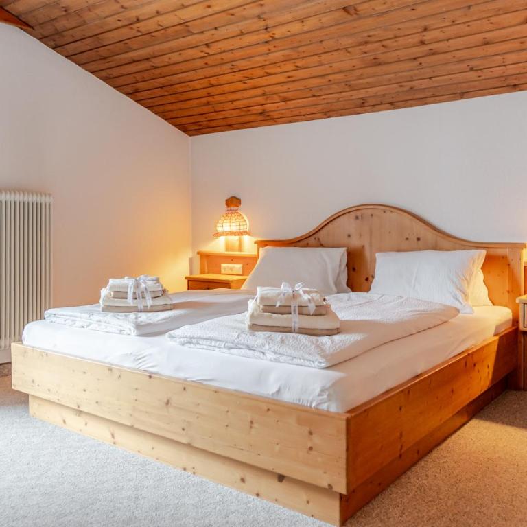 Ferienhaus Alpenblick, ganzes Ferienhaus, 5 Zi, 4 Bäder, gratis Parkplatz, Sonnenterrasse - Haus mit 5 Schlafzimmern - 14