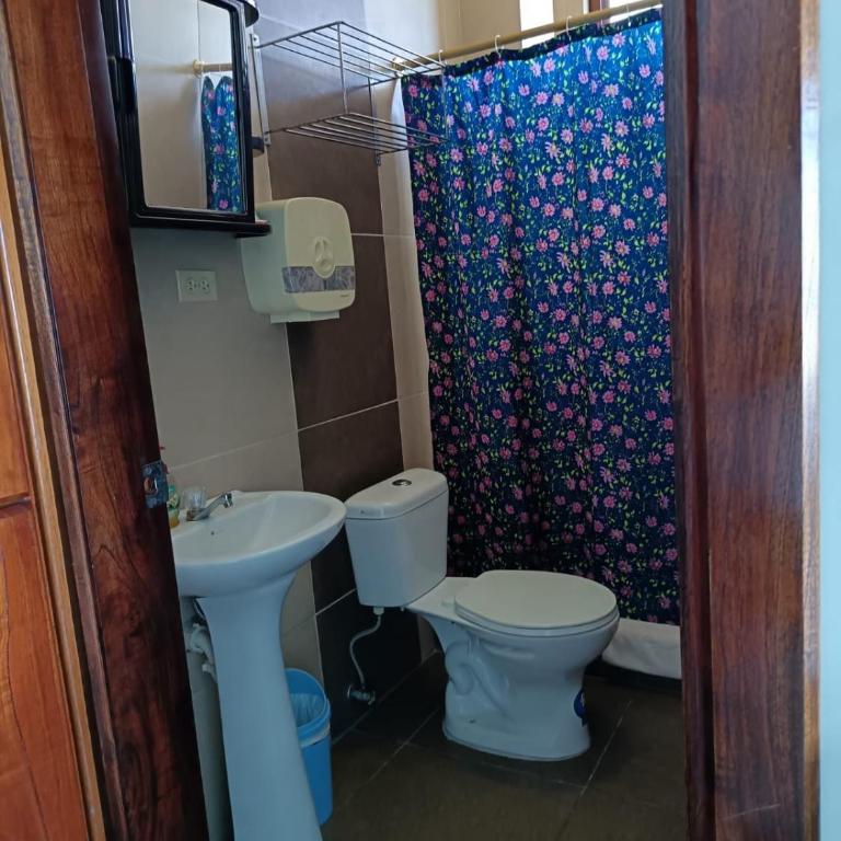 Vami's House Suites - Two-Bedroom Apartment - 8