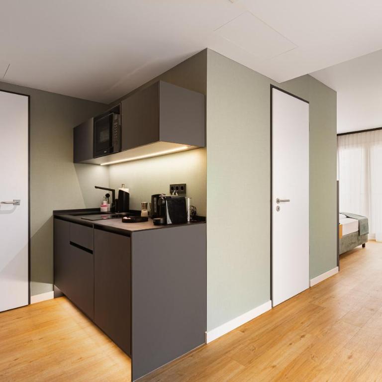 Limehome Munich Theresienwiese - Suite mit Balkon - 5