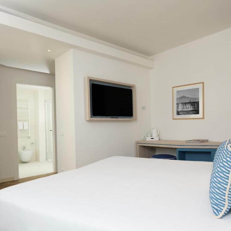 Hotel Tirrenia - Camera Matrimoniale/Doppia con Letti Singoli con Vista Città - 13