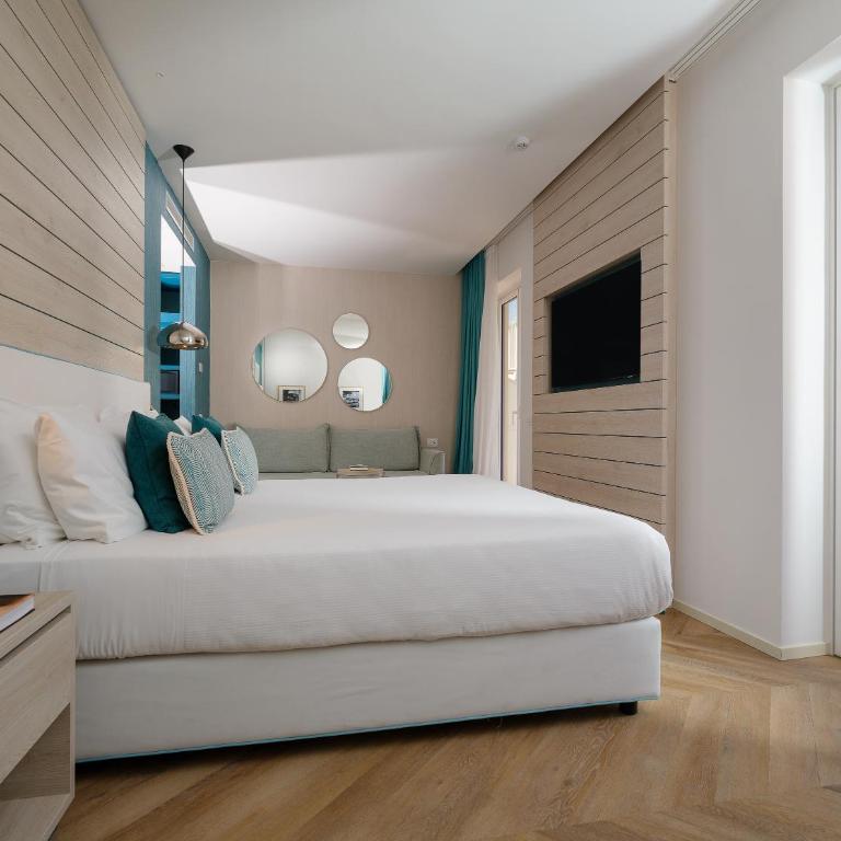 Hotel Tirrenia - Camera Familiare - 12