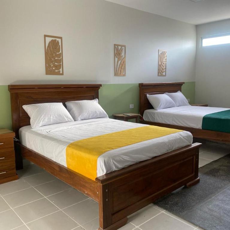 Hostal Independencia - Quadruple Room - 3