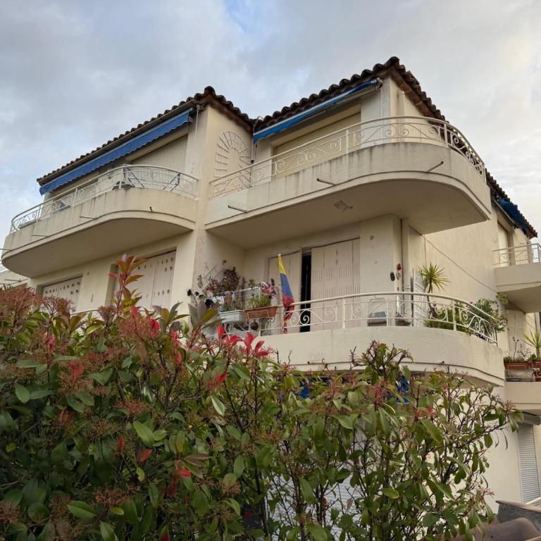 Stylish Cannes Apartment,only 60m to Sandy Beach, Privat 80m2 Garden, Central Location - Appartement - Vue sur Jardin - 30