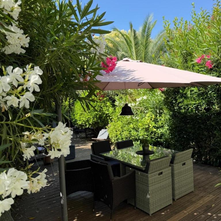Stylish Cannes Apartment,only 60m to Sandy Beach, Privat 80m2 Garden, Central Location - Appartement - Vue sur Jardin - 2