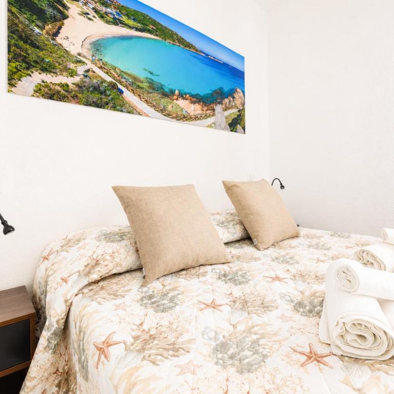 Ruoni Modern Rooms - Posizione strategica tra Santa Teresa, Palau e La Maddalena - Camera Matrimoniale con Bagno Privato - 1