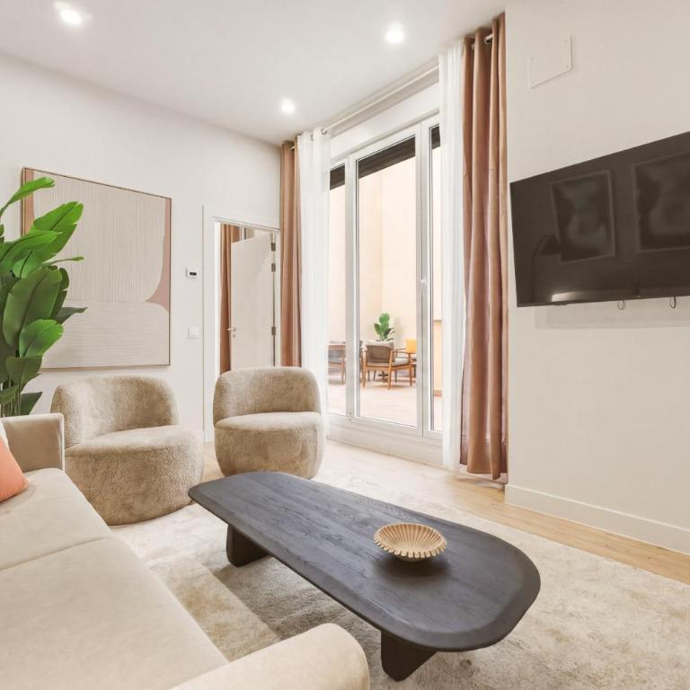 Teatro en Madrid - Two-Bedroom Apartment with Terrace - 1