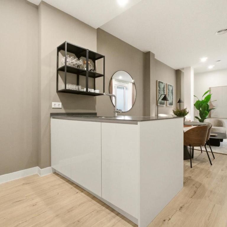 Teatro en Madrid - Two-Bedroom Apartment with Terrace - 2