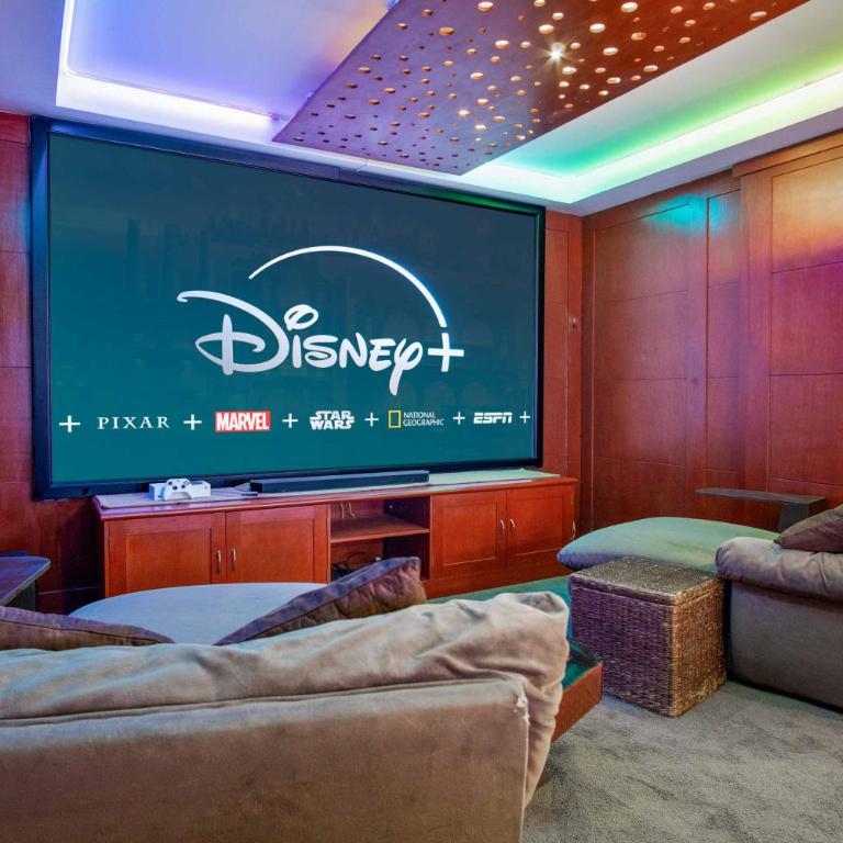 Gaming Villa - 4 Bedrooms - Private Pool - Movie Theater - fits 10 - Casa de 4 dormitorios - 1