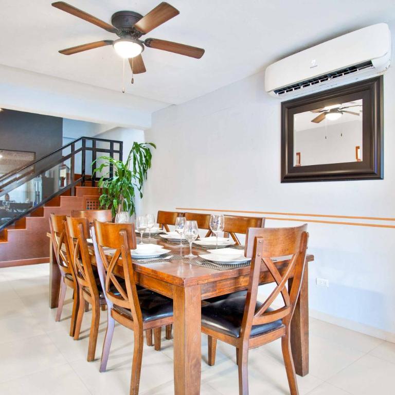 Gaming Villa - 4 Bedrooms - Private Pool - Movie Theater - fits 10 - Casa de 4 dormitorios - 16