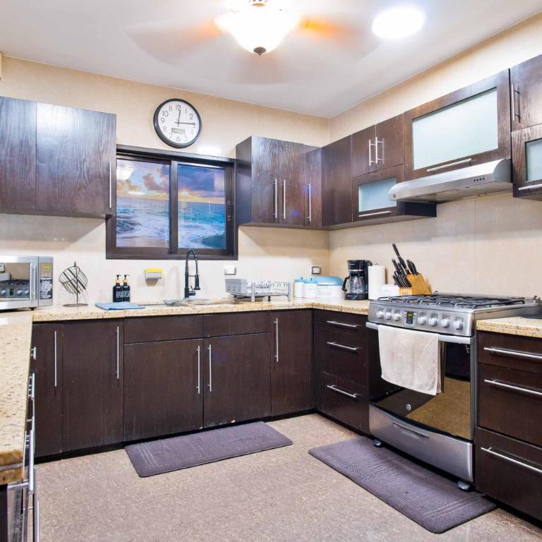 Gaming Villa - 4 Bedrooms - Private Pool - Movie Theater - fits 10 - Casa de 4 dormitorios - 13