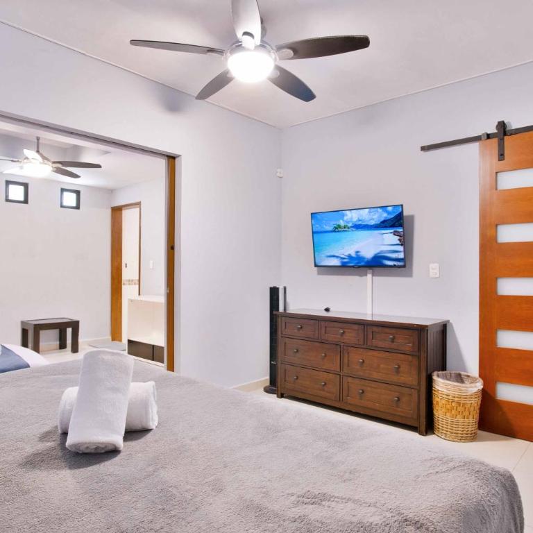 Gaming Villa - 4 Bedrooms - Private Pool - Movie Theater - fits 10 - Casa de 4 dormitorios - 37