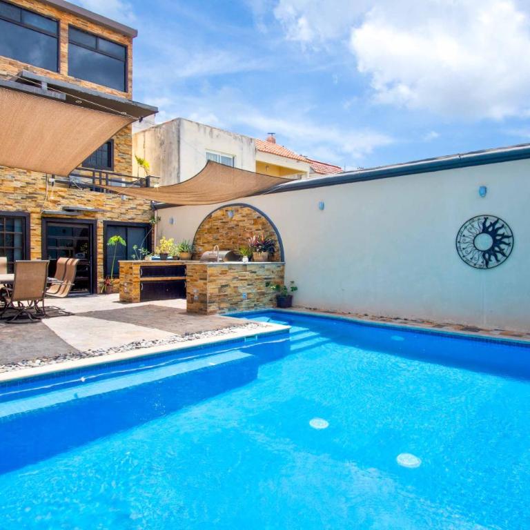 Gaming Villa - 4 Bedrooms - Private Pool - Movie Theater - fits 10 - Casa de 4 dormitorios - 6