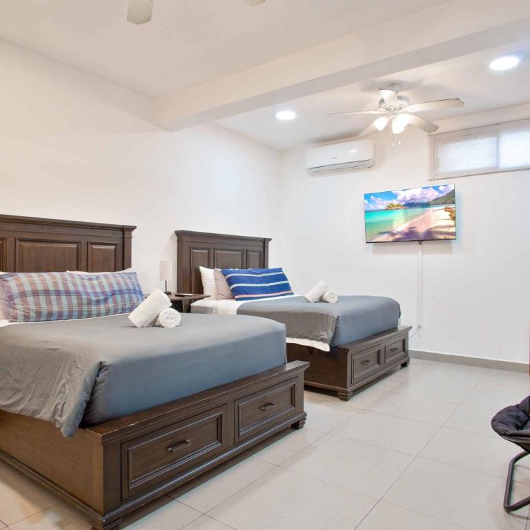 Gaming Villa - 4 Bedrooms - Private Pool - Movie Theater - fits 10 - Casa de 4 dormitorios - 39