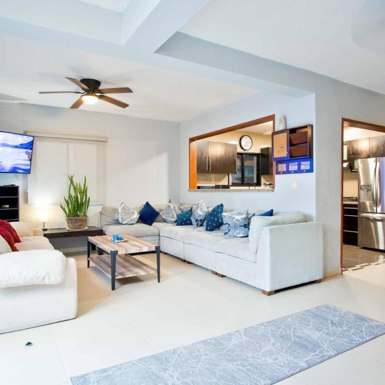 Gaming Villa - 4 Bedrooms - Private Pool - Movie Theater - fits 10 - Casa de 4 dormitorios - 12