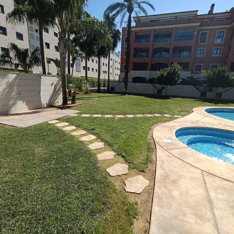 Flat with central location - Apartamento de 2 dormitorios con vistas a la piscina - 32