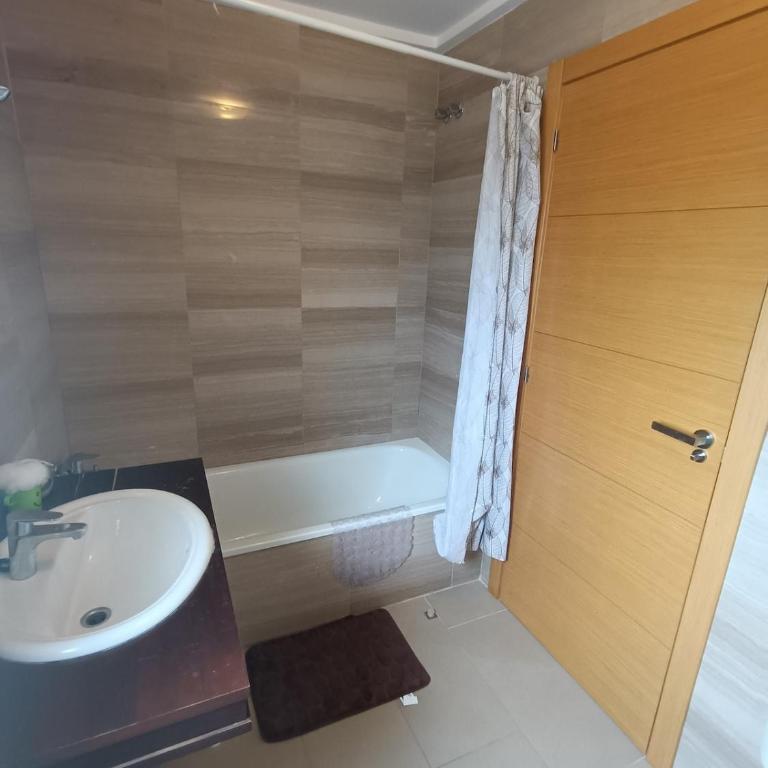 Flat with central location - Apartamento de 2 dormitorios con vistas a la piscina - 14