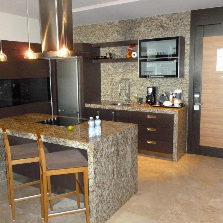 Condo - Apartamento de 2 dormitorios - 1