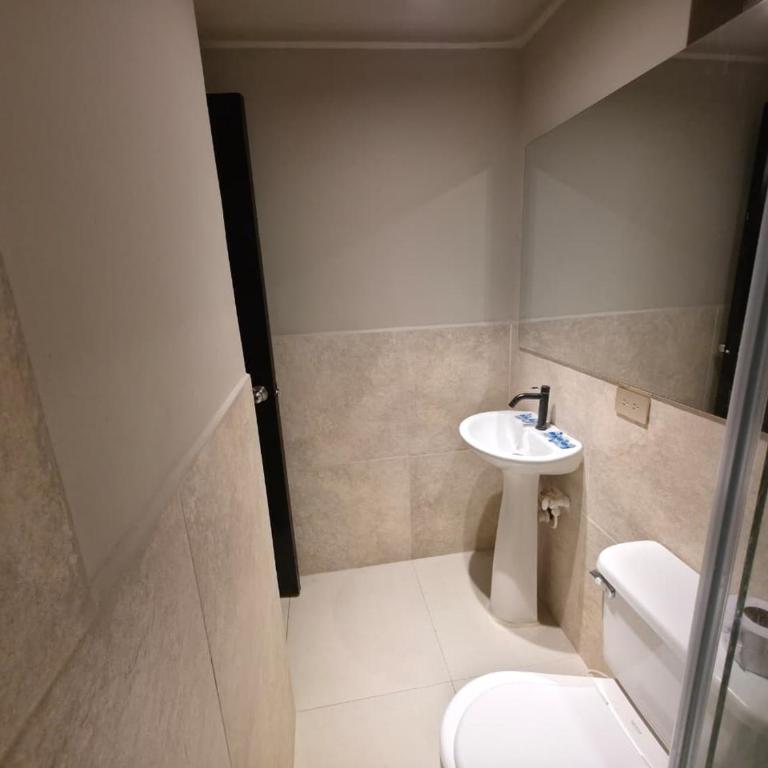 Hotel Garden Laureles - Standard Family Room - 8
