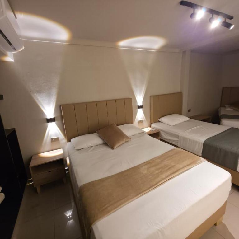 Hotel Garden Laureles - Standard Family Room - 9