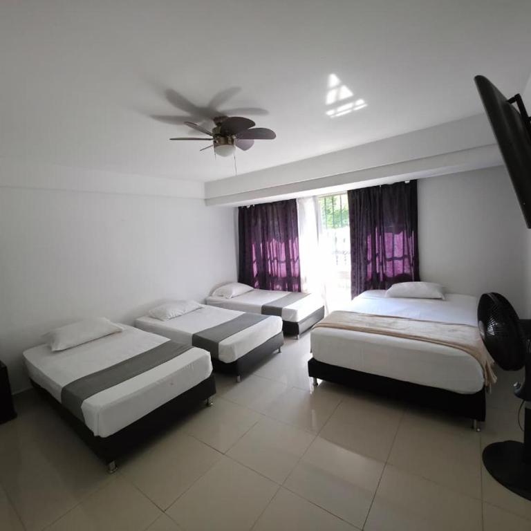Hotel Garden Laureles - Standard Quadruple Room - 3